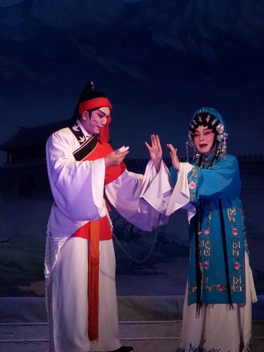 今晚上坡面镇演出